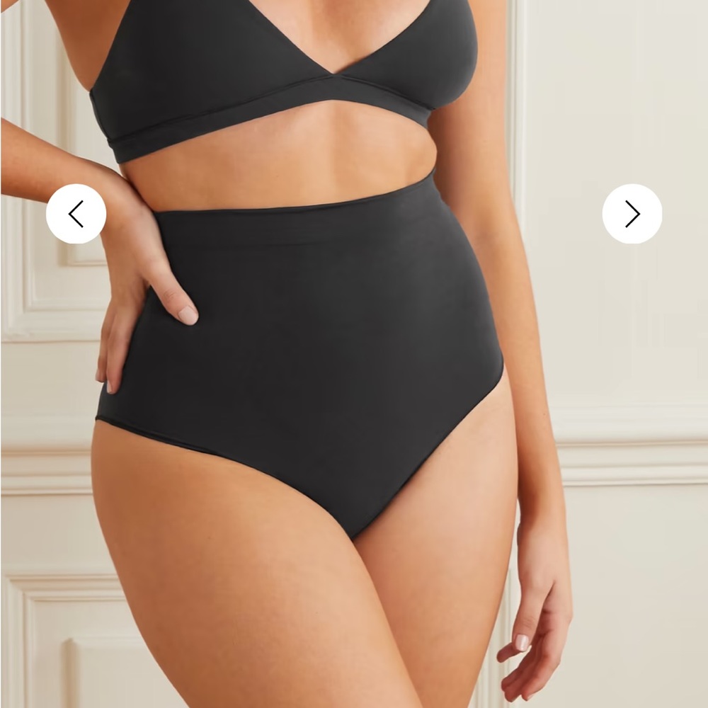 Skims seamless sculpting mid waist briefs size L / XL
